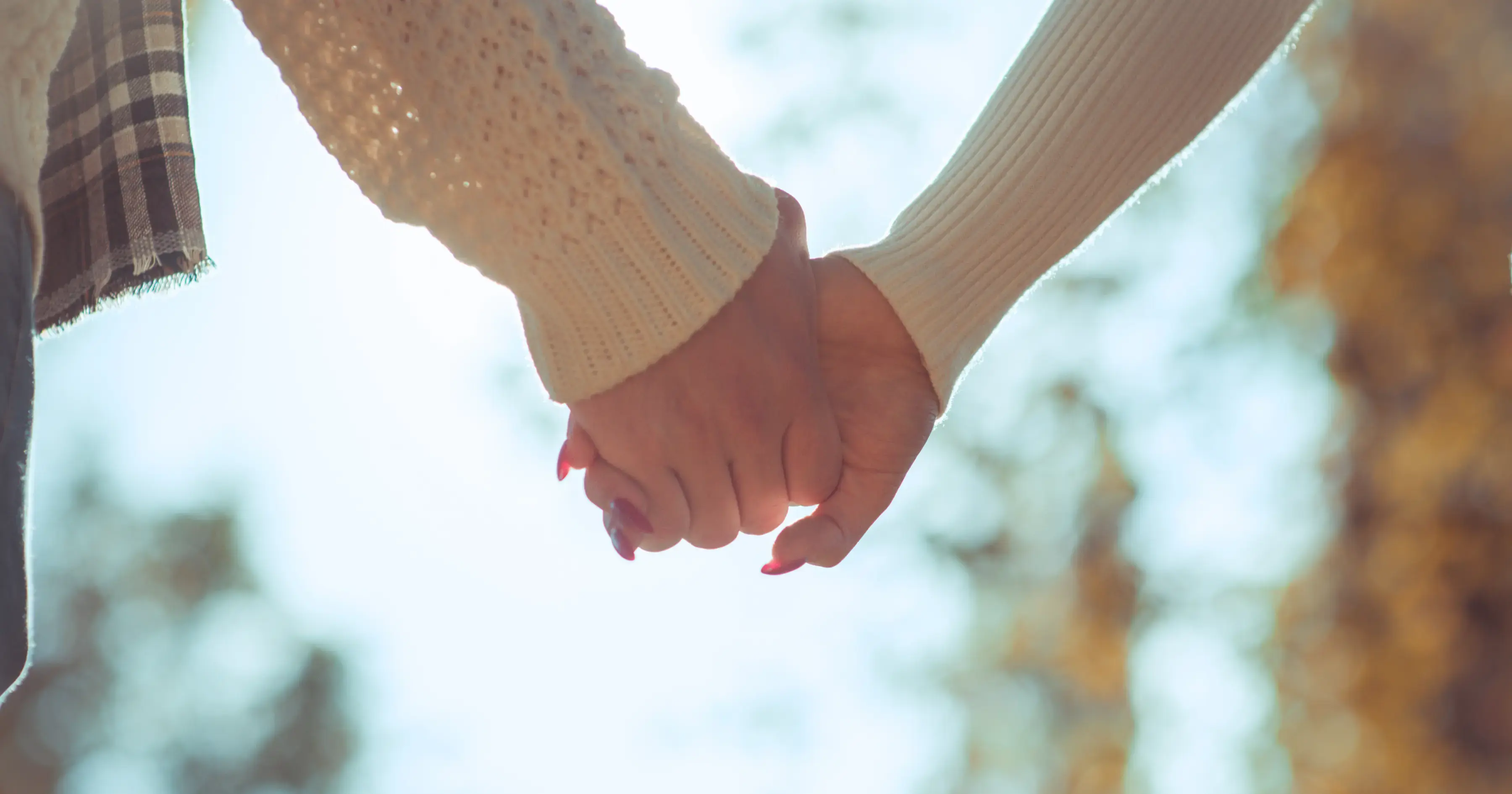 5 Best Ways to Meet Someone Without Dating Apps – How Singles Do It in 2026